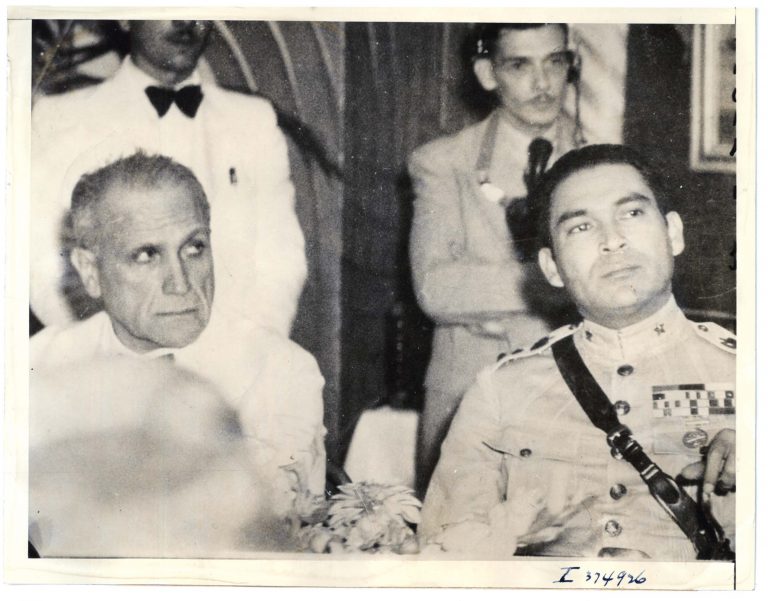 President Laredo Brú (left) and Batista (right), chief of the armed forces, December 1936 Batista is the “strongman” pulling the strings in Cuba. In 1940, he arranges to be elected head of state. His popularity comes at the old elites’ expense, for Batista has been the target of discrimination by the white upper classes. After changing course in 1937, he strengthens unions, legalizes the Communist Party, and redistributes state-owned land. Zentrum für Antisemitismusforschung / Technische Universtät Berlin